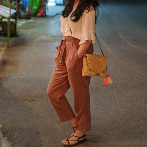 Straw bag with accessory